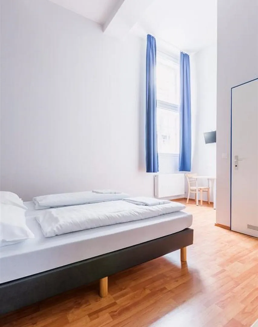 Хостел A&O Salzburg Hauptbahnhof Австрия